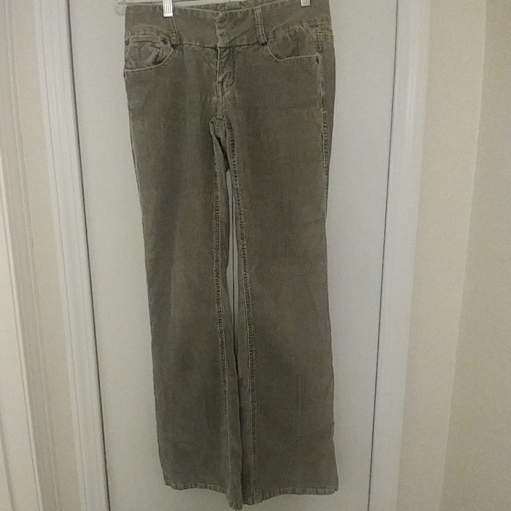 Juniors Five Pocket Sand-Colored Flare Leg Jeans